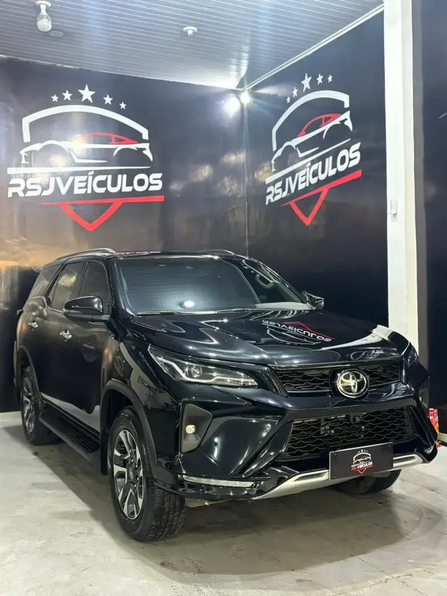 Carro Toyota SW4 2025 SRX Platinum 2.8 Turbodiesel 4x4 (Aut.) (7 Lugares)