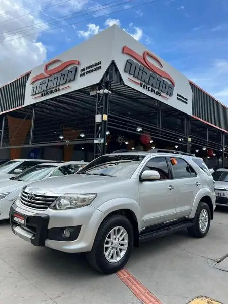 Carro Toyota Hilux SW4 2012 SR 4x2 2.7/ 2.7 Flex 16V Aut.