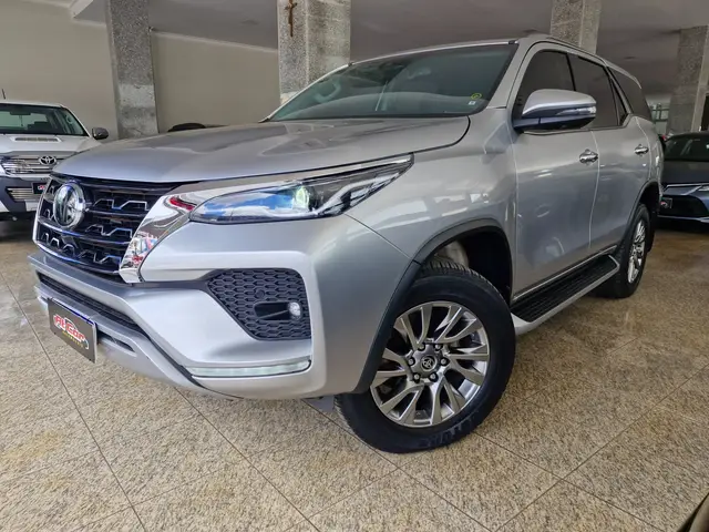 Carro Toyota SW4 2022 SRX 2.8 turbodiesel 7L 4x4 (Aut)