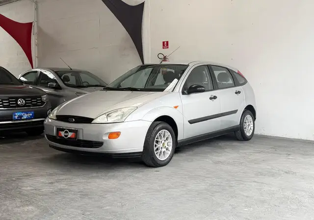 Carro Ford Focus Hatch 2001 1.8 16V