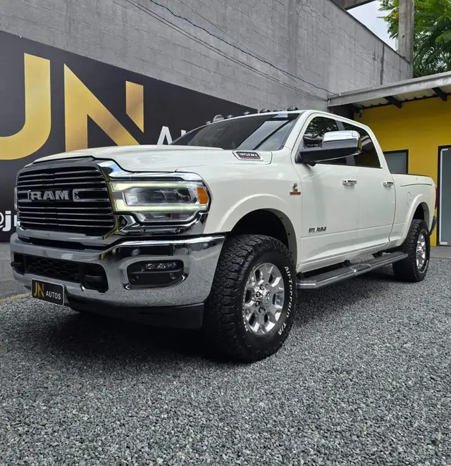 Carro Ram 3500 2022 Laramie 6.7