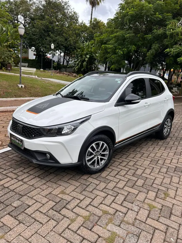 Carro Fiat Argo 2024 Trekking 1.3 CVT