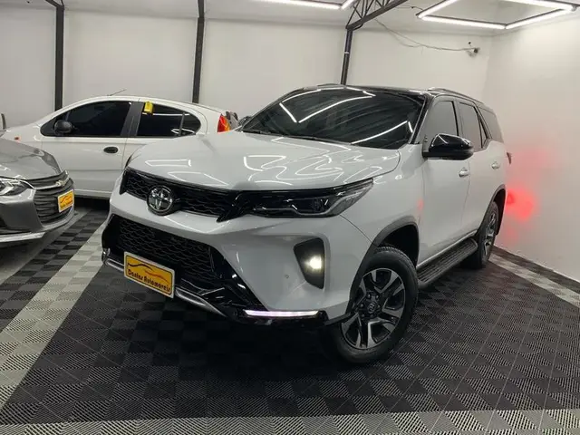 Carro Toyota SW4 2025 SRX Platinum 2.8 Turbodiesel 4x4 (Aut.) (7 Lugares)