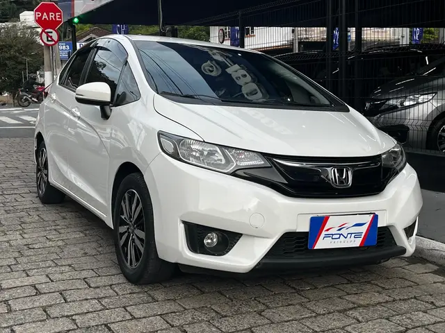 Carro Ford New Fiesta Sedan 2016 1.6 SE (Flex)