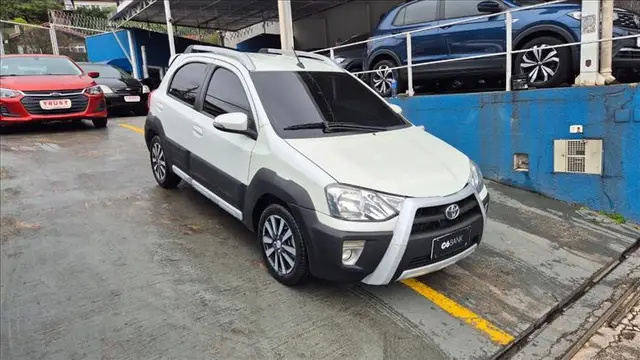 Carro Toyota Etios 2018 Cross 1.5 (Aut) (Flex)