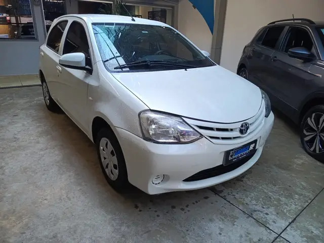 Carro Toyota Etios 2015 X 1.3 (Flex)