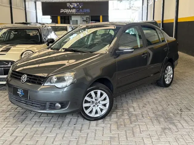 Carro Volkswagen Polo Sedan 2014 1.6 8V (Flex)