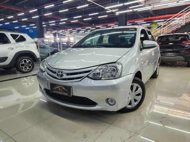 Carro Toyota Etios Sedan 2017 XS 1.5 (Aut) (Flex)