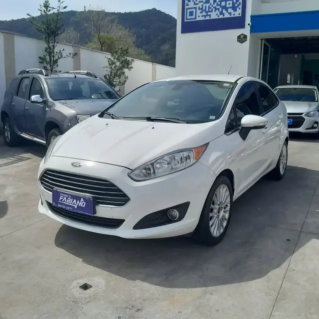 Carro Ford New Fiesta Sedan 2014 1.6 Titanium PowerShift (Flex)