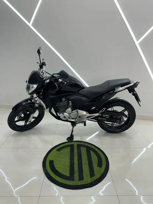 Moto Honda CB 300R 2011 Standard