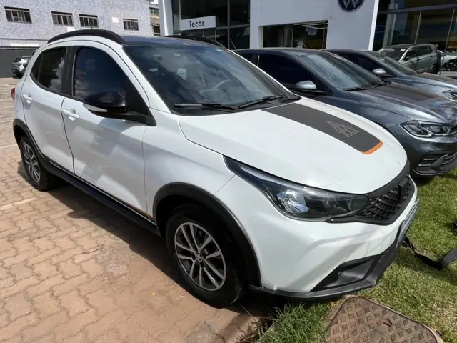 Carro Fiat Argo 2023 Trekking 1.3 (Flex)