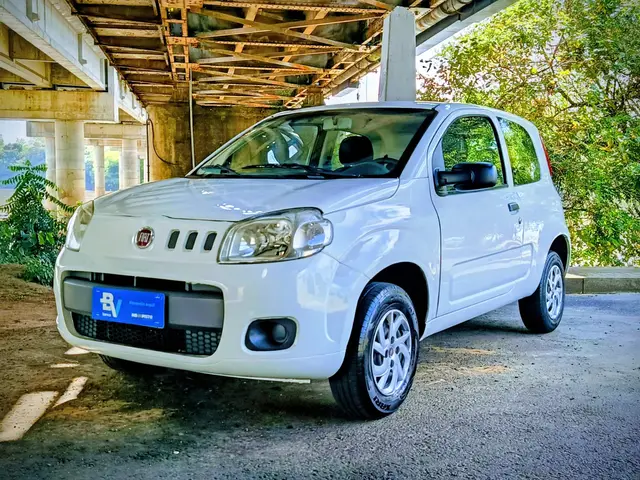 Carro Fiat Uno 2014 Vivace 1.0 8V (Flex) 2p