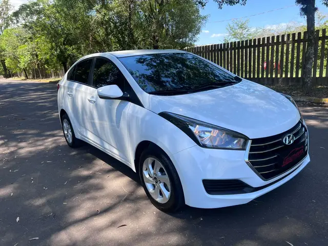 Carro Hyundai HB20S 2017 1.6 Comfort Plus blueMedia (Flex)