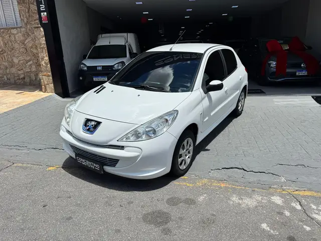 Carro Peugeot 207 2013 Hatch XR 1.4 8V (flex) 4p