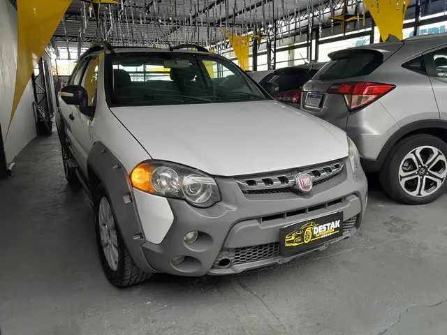 Carro Fiat Strada 2016 Adv.1.8 16V Dualogic Flex CD