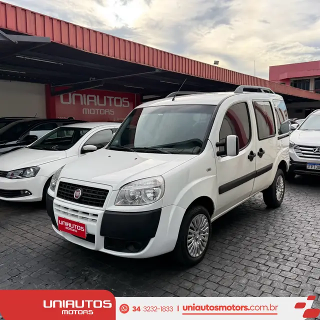 Carro Fiat Doblò 2017 Essence 1.8 5L (Flex)