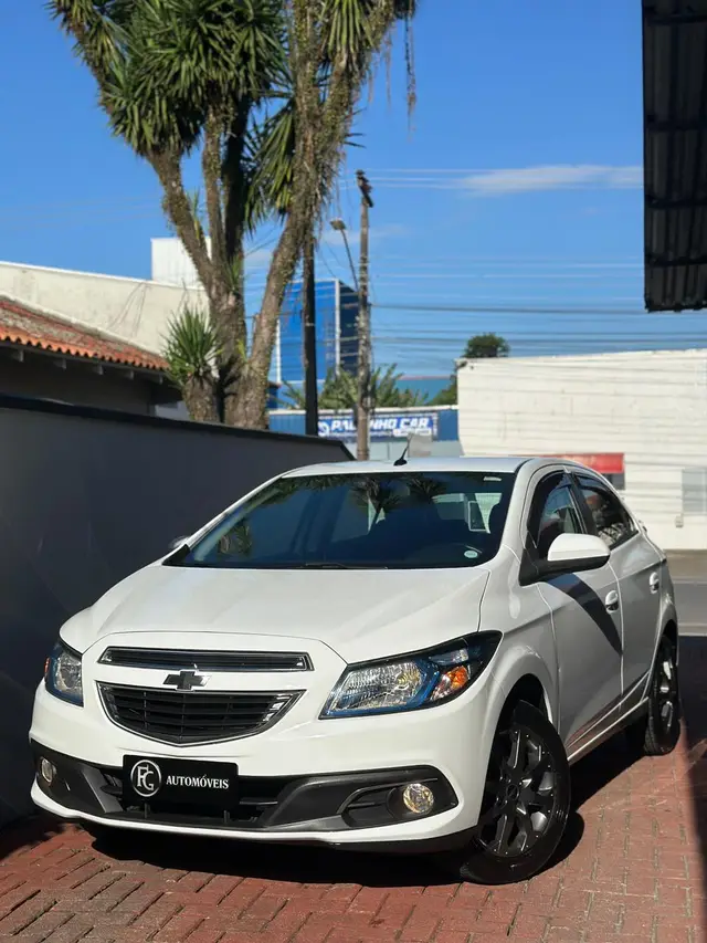 Carro Chevrolet Onix 2014 HATCH LTZ 1.4 8V FlexPower 5p Mec.