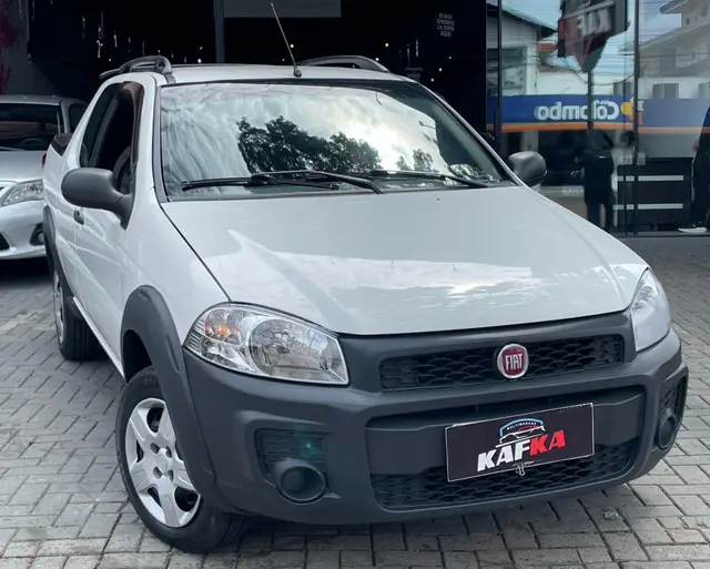Carro Fiat Strada 2014 Working Celeb.1.4 Fire Flex 8V CD