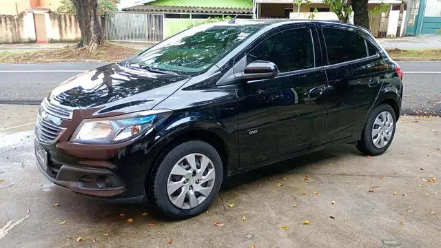 Carro Chevrolet Onix 2014 1.4 LT SPE/4 (Aut)