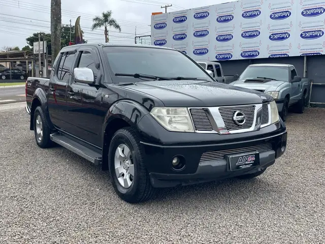 Carro Nissan Frontier 2011 LE 4x4 2.5 16V (cab. dupla)
