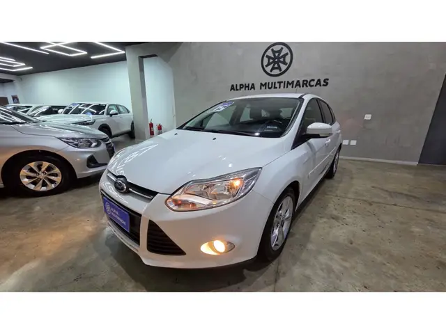 Carro Ford Focus Sedan 2015 SE 2.0 16V PowerShift (Aut)
