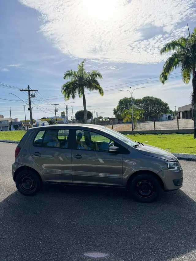 Carro Volkswagen Fox 2014 1.0 TEC (Flex) 4p
