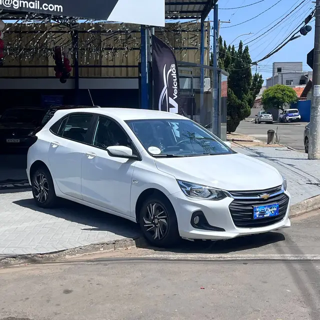 Carro Chevrolet Onix 2025 LT 1.0