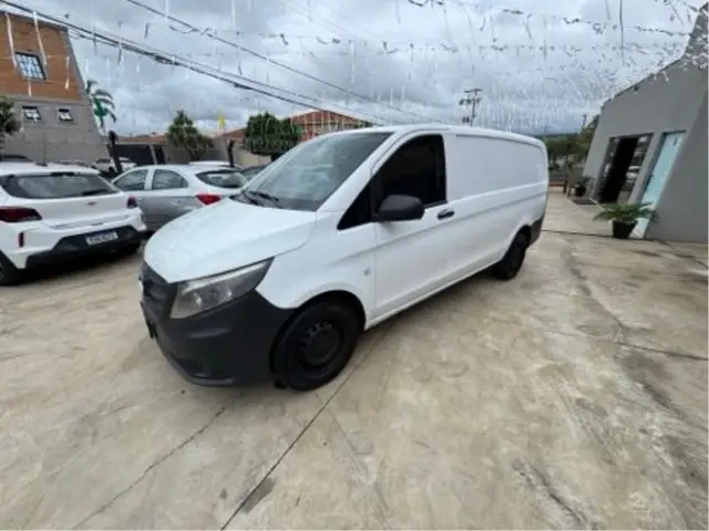 Carro Mercedes-Benz Vito 2019 111 CDI Furgão 1.6 TB Diesel 4p Mec
