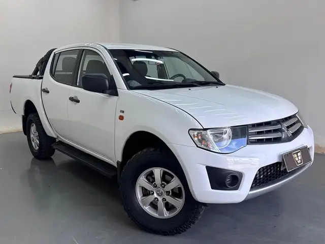 Carro Mitsubishi L200 Triton 2017 GLS 3.2 CD TB Int.Diesel Mec
