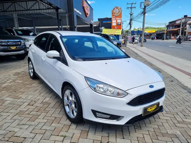 Carro Ford Focus Sedan 2017 SE 2.0 PowerShift