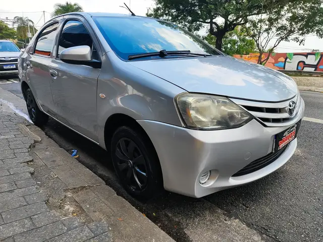 Carro Toyota Etios Sedan 2014 X 1.5 (Flex)