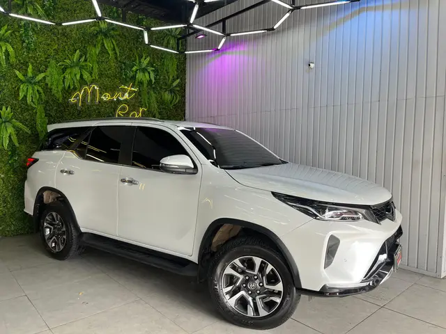 Carro Toyota SW4 2024 SRX Platinum 2.8 Turbodiesel 4x4 (Aut.) (7 Lugares)