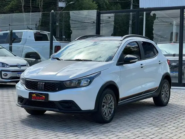 Carro Fiat Argo 2023 Trekking 1.3 (Flex)