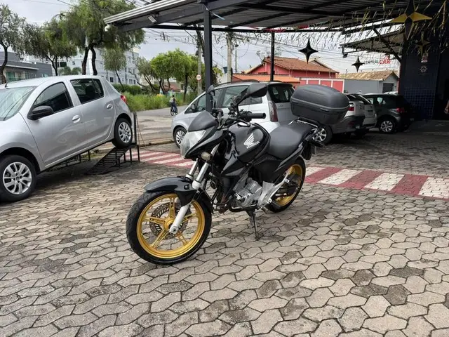 Moto Honda CB 300R 2015 Standard