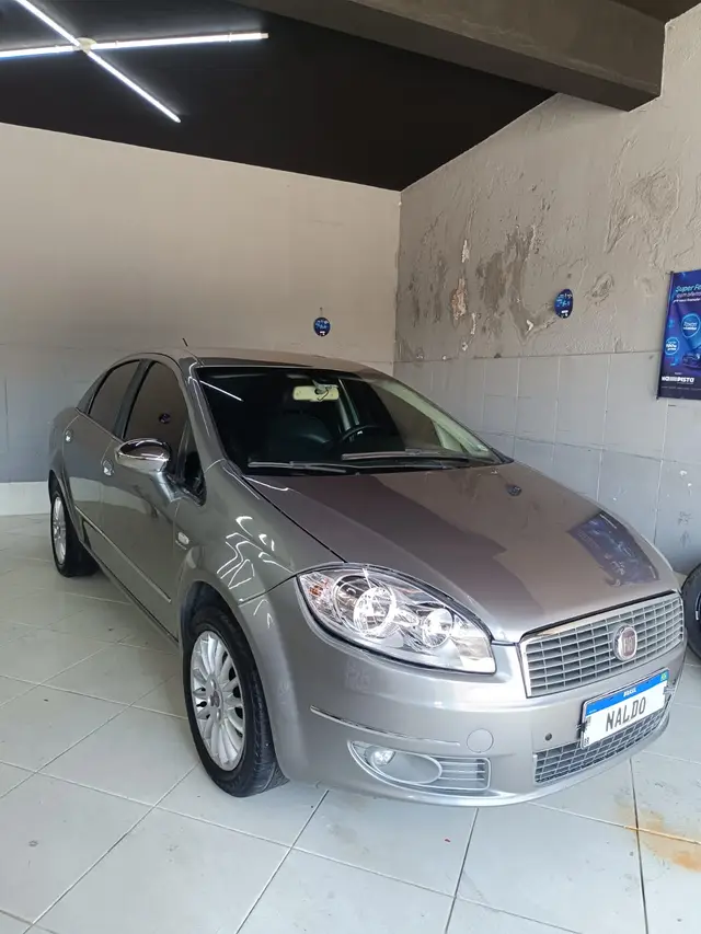 Carro Fiat Linea 2009 Absolute 1.9 16V Dualogic (Flex)