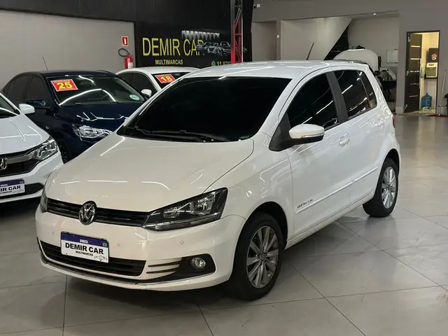 Carro Volkswagen Fox 2015 Comfortline 1.6 MSI (Flex)