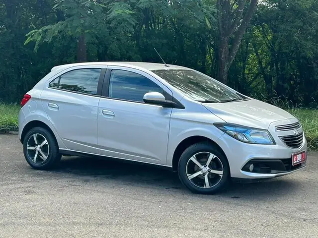 Carro Chevrolet Onix 2013 1.4 LT SPE/4