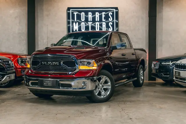 Carro Ram Classic 2022 Laramie 5.7