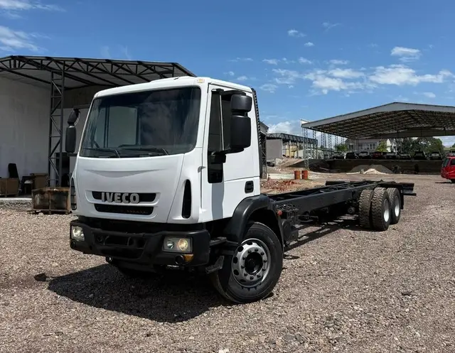 Caminhão Iveco Tector 2019 240E30S 6x2 2p (diesel)