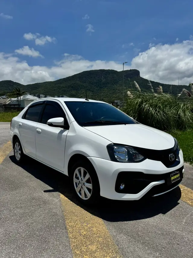 Carro Toyota Etios Sedan 2019 X Plus 1.5 (Aut) (Flex)