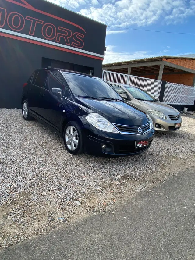 Carro Nissan Tiida 2011 SL 1.8 (flex) (aut)
