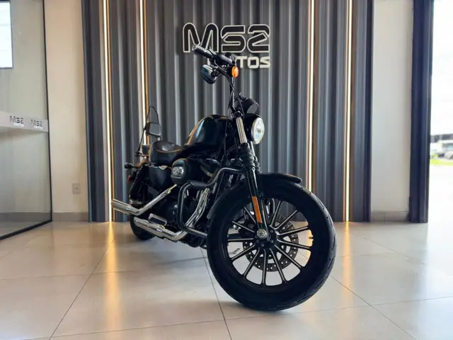 Moto Harley-Davidson Sportster XL 883 2015 Iron