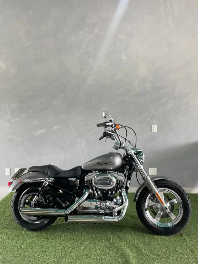 Moto Harley-Davidson Sportster 1200 2012 Custom