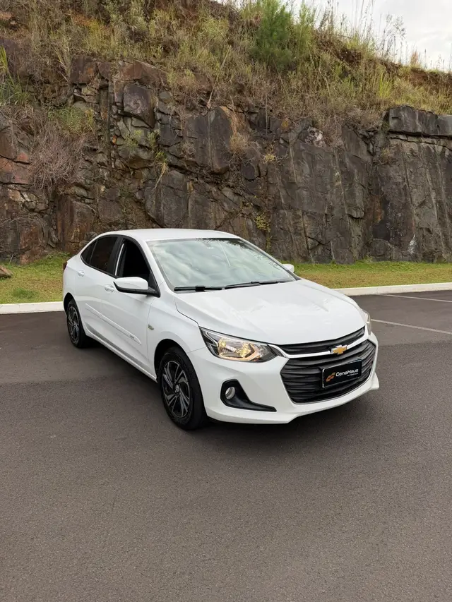 Carro Chevrolet Onix Plus 2024 LT 1.0 Turbo