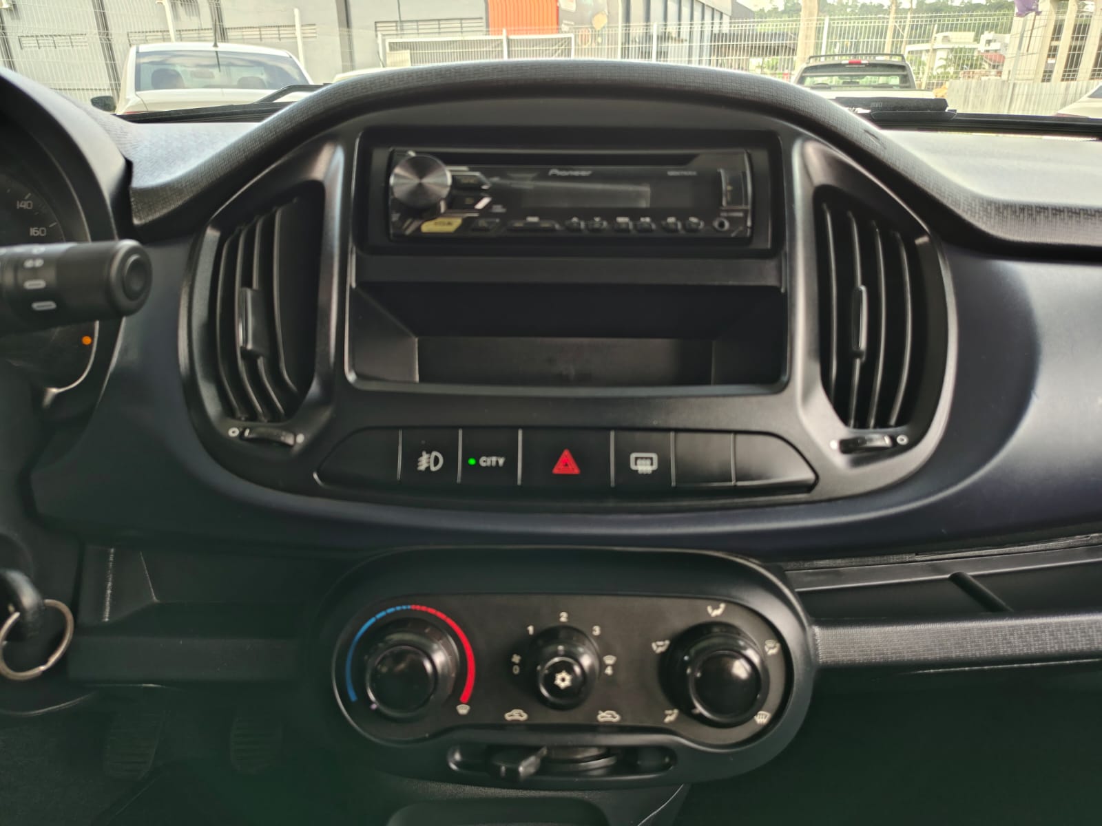 fiat uno attractive 1.0 (flex) 4p