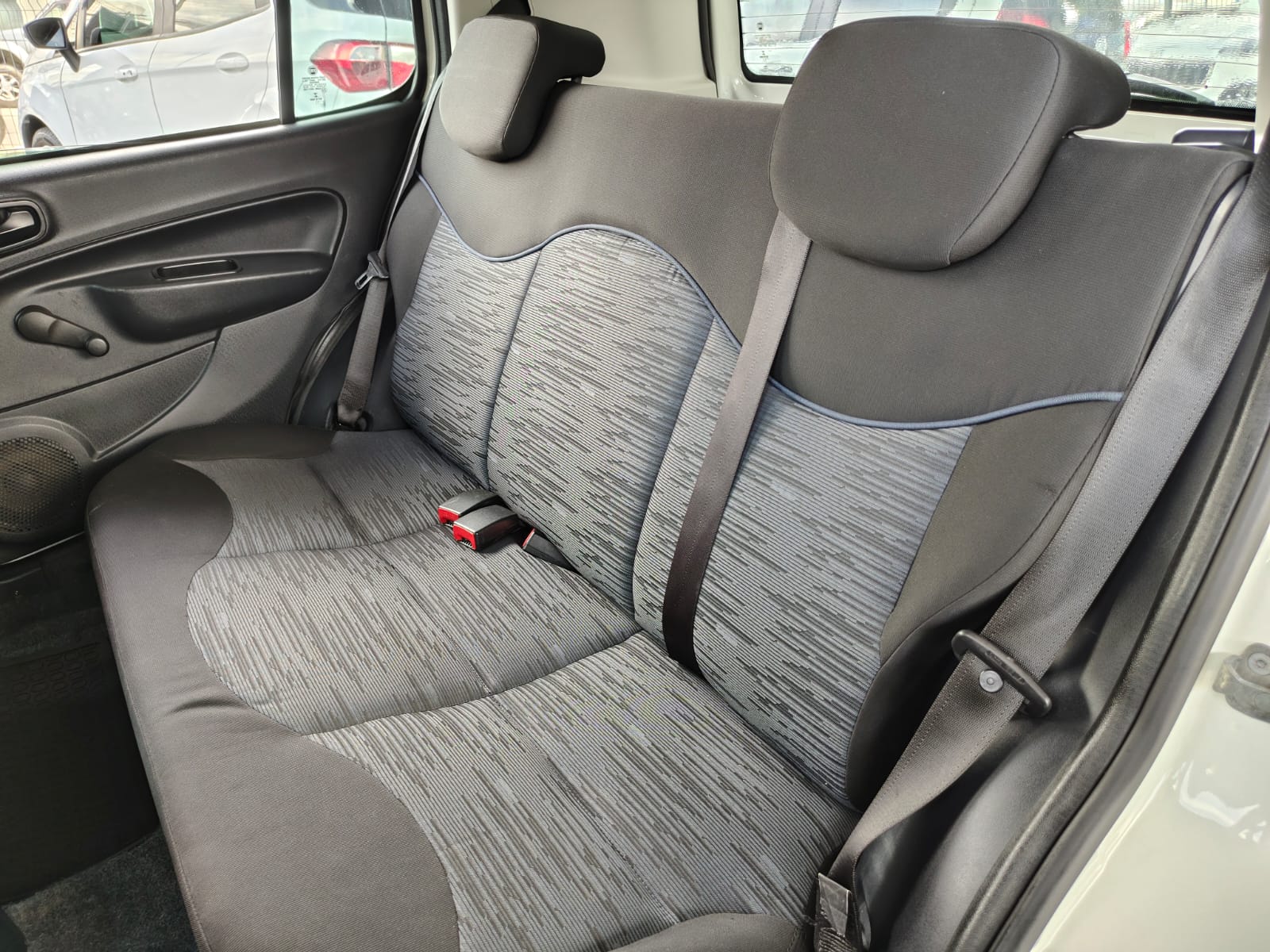 fiat uno attractive 1.0 (flex) 4p