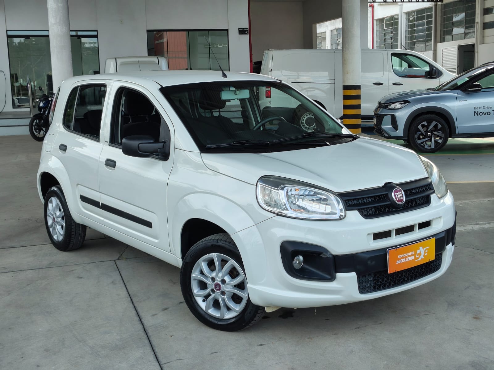fiat uno attractive 1.0 (flex) 4p