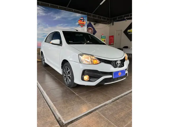 Carro Toyota Etios Sedan 2018 Platinum 1.5 (Aut) (Flex)