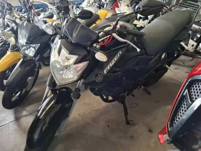 Moto Yamaha YS 250 Fazer 2014 Black Edition