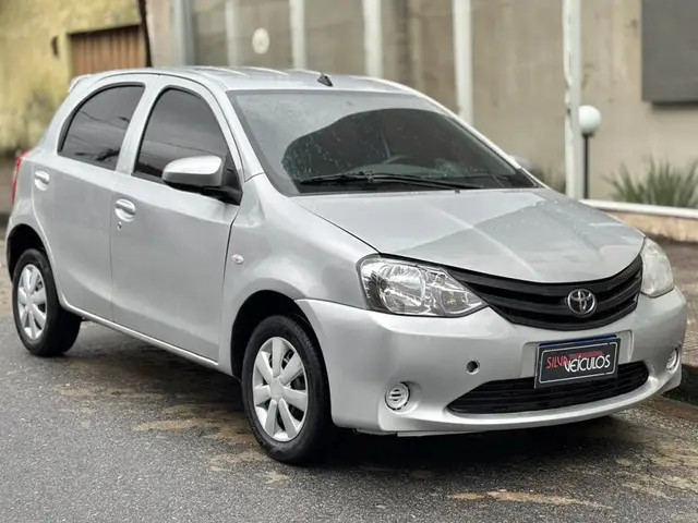 Carro Toyota Etios 2017 X 1.3 (Flex)